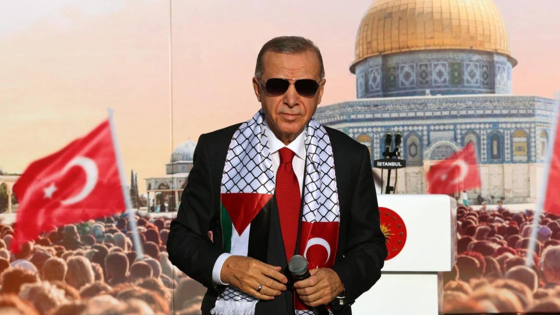Erdogan participando de manifestação pró palestina no Aeroporto Internacional Ataturk em 2023.