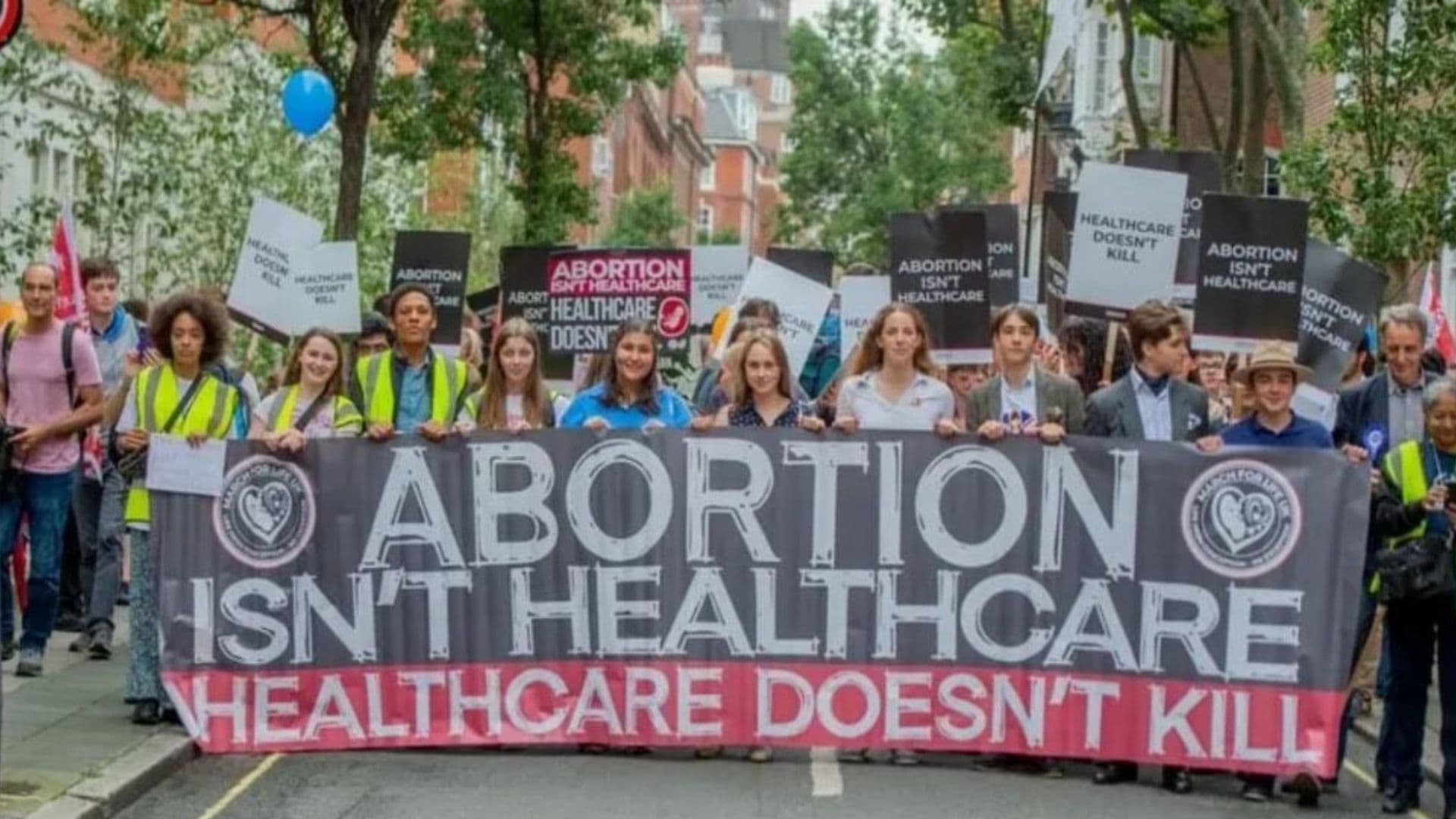 Marcha pela vida promove debate sobre aborto