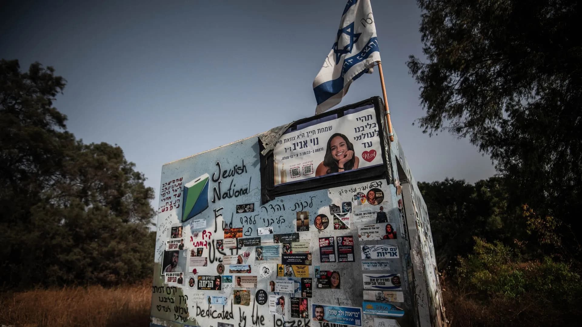 Bunker com fotos de pessoas mortas em Israel