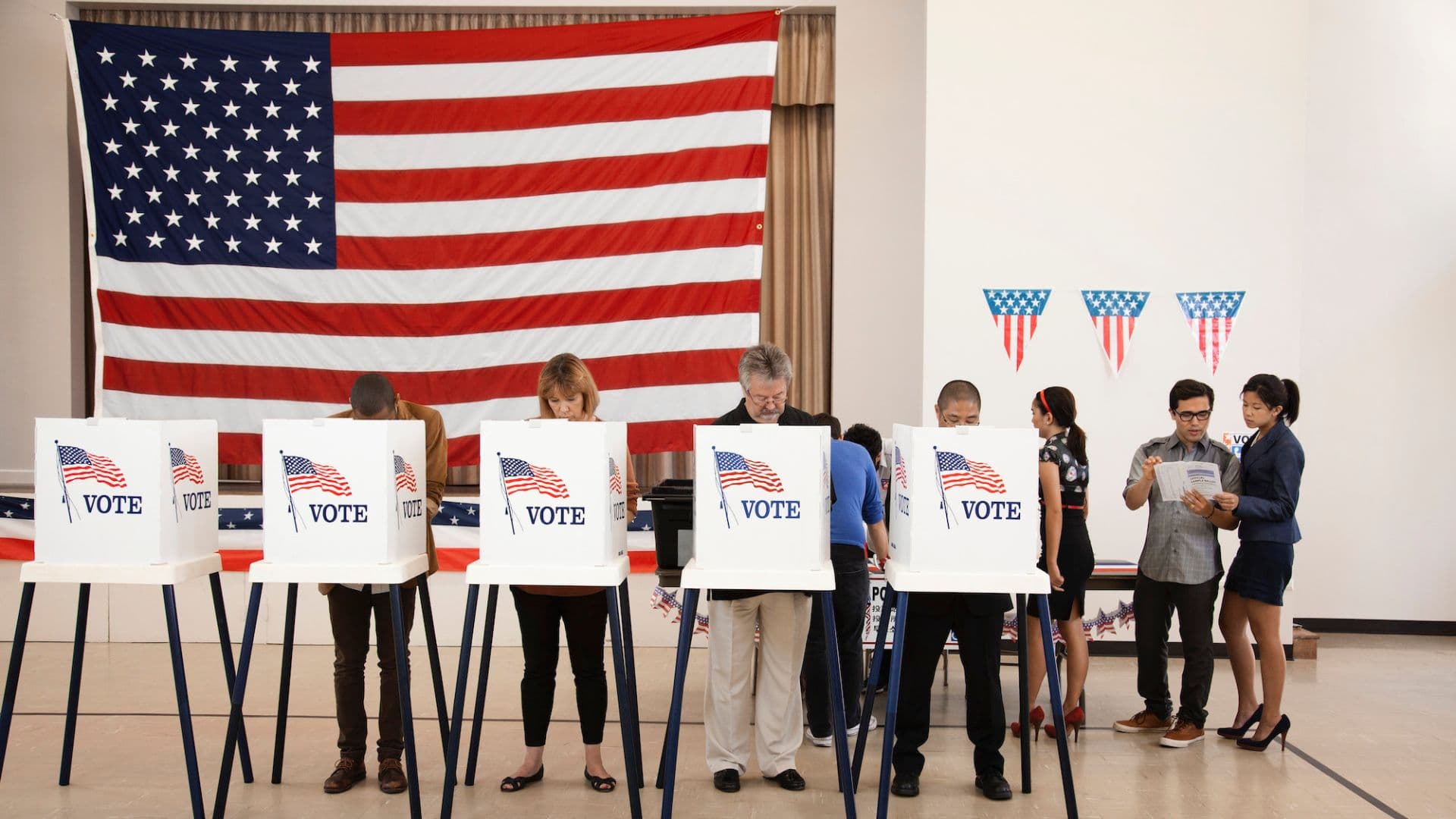 eleitores americanos votando