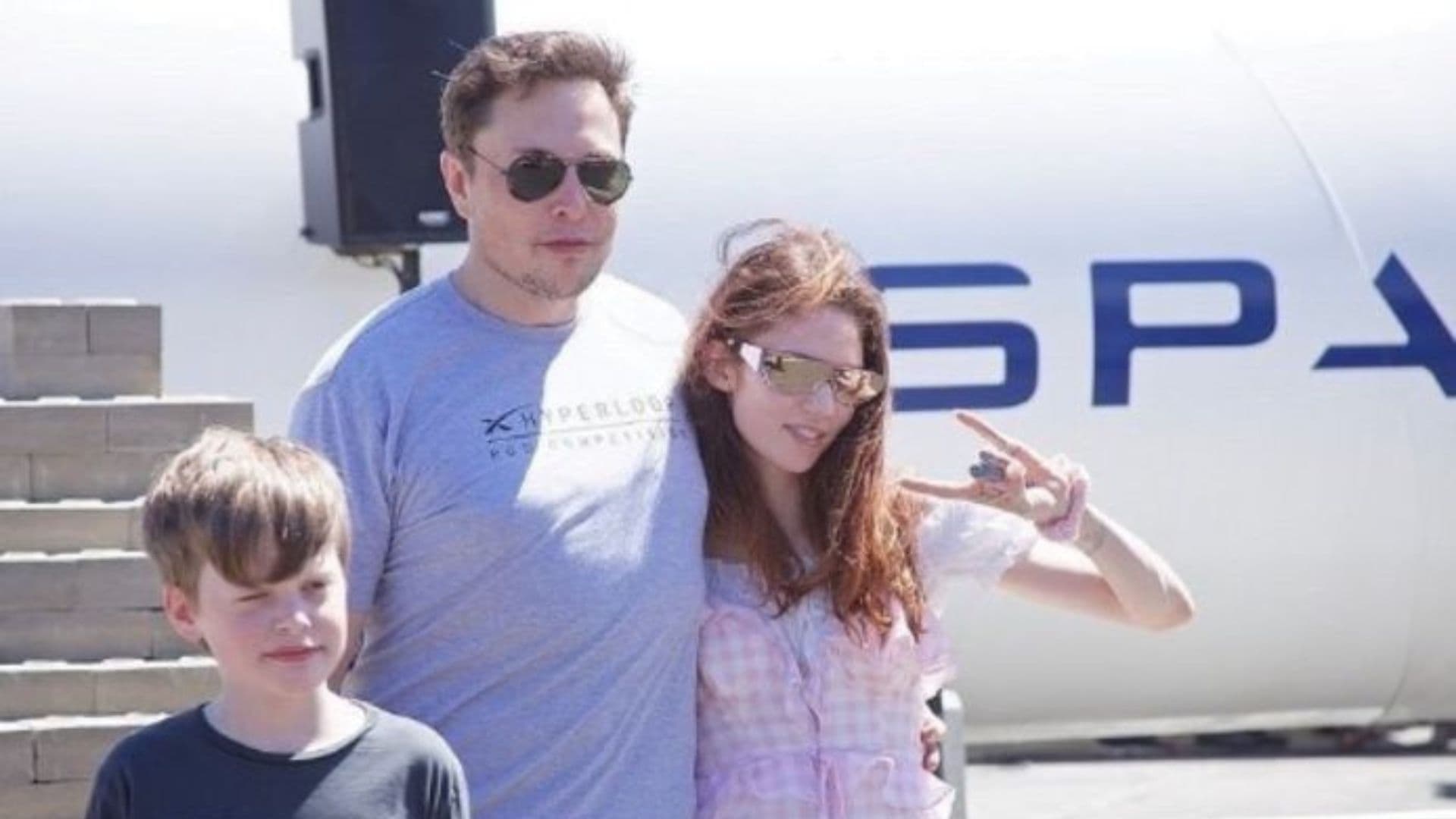 Elon Musk com seu filho trans em uma foto antiga.