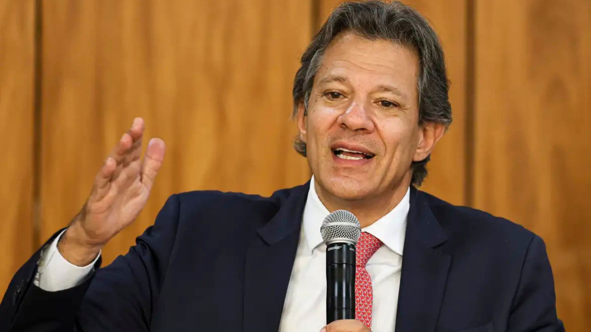 Fernando Haddad falando