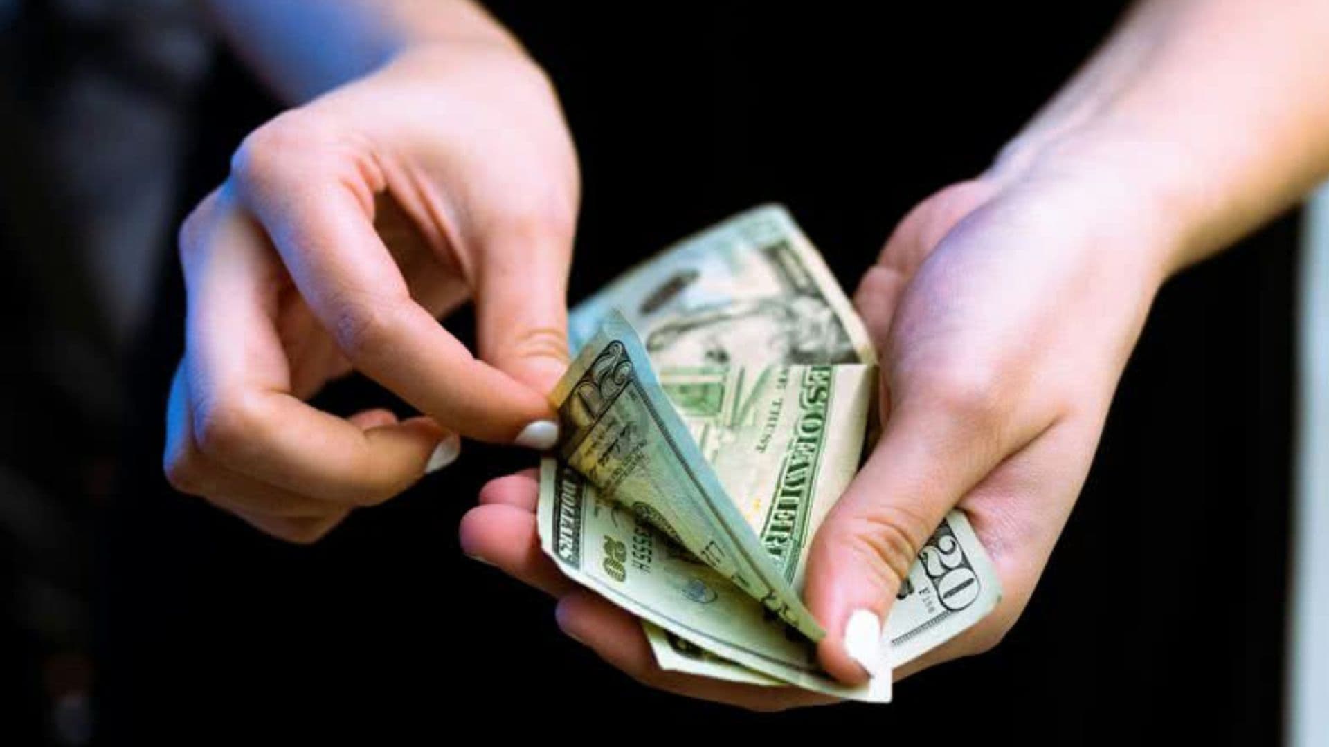 Após anúncio de tarifaço de Trump, dólar inicia o dia em alta.