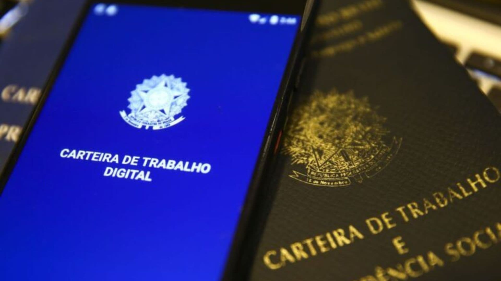 Carteira de trabalho física e digital