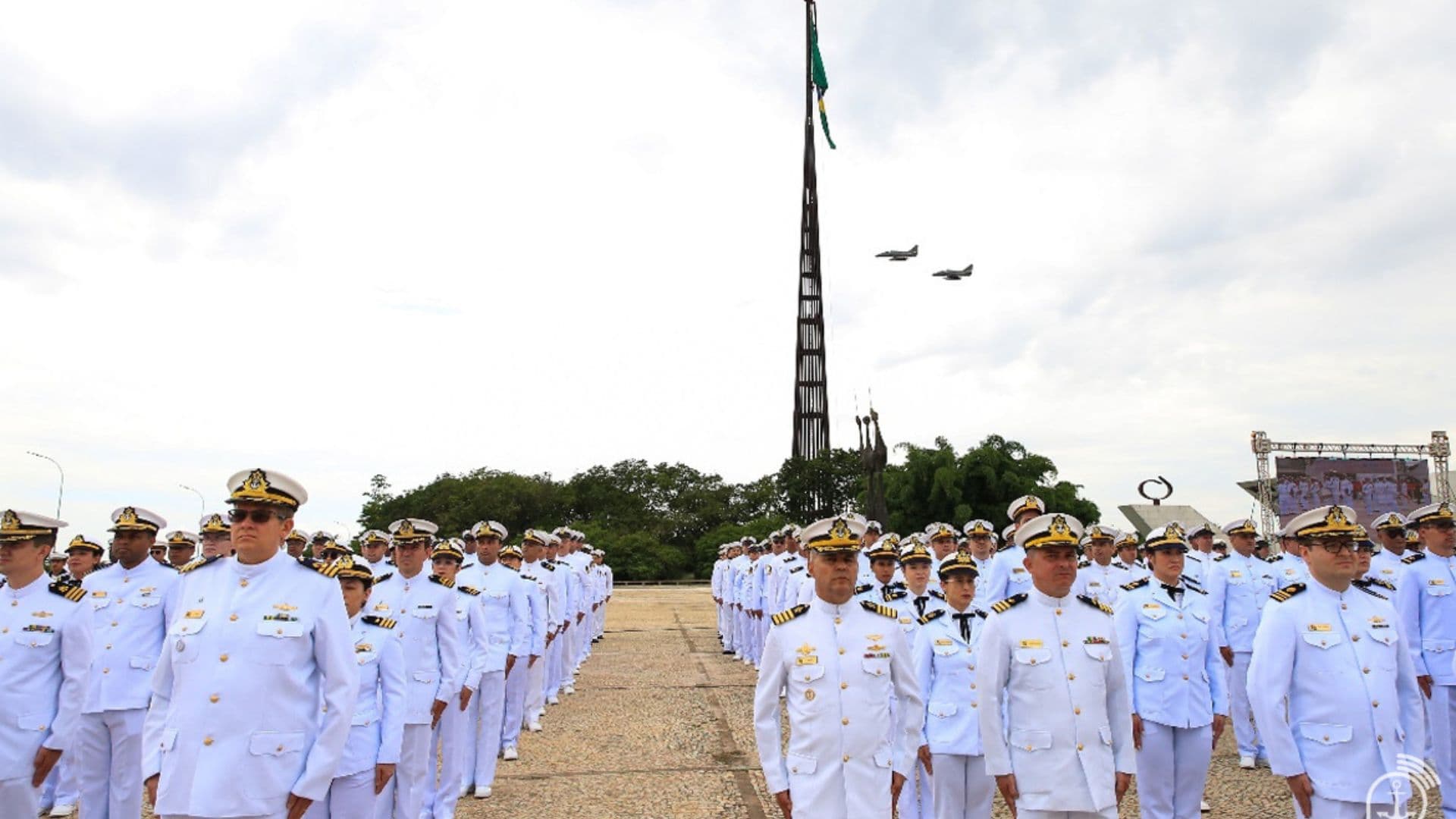 Marinha governo gastos polêmica