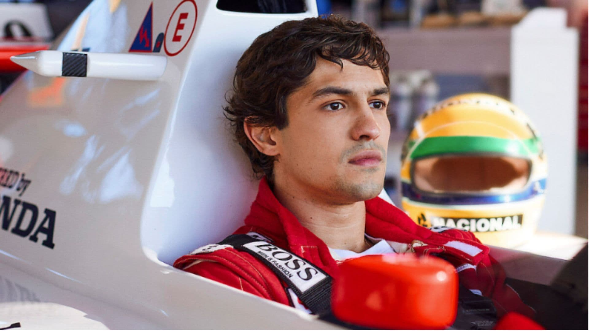 Gabriel Leone aparece em cena de Senna.Filmes e séries sobre Ayrton Senna para assistir em casa