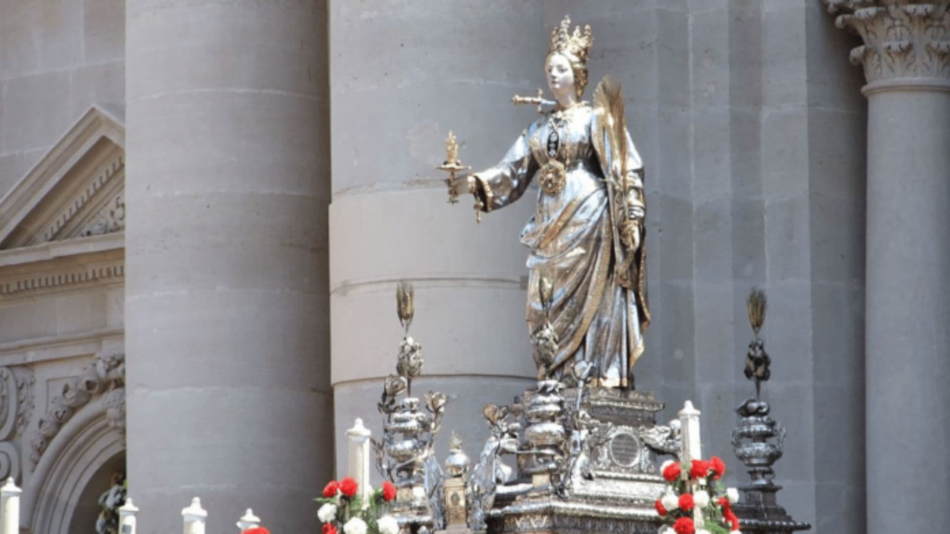 No Brasil, os festejos contam com shows, procissões e a presença de autoridades. Santa foi morta por defender sua virgindade. Conheça a história de Santa Luzia.