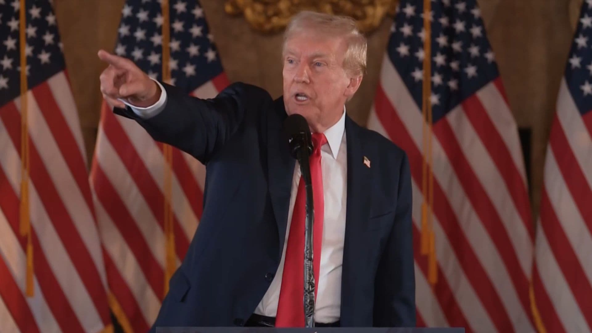 Trump durante coletiva de imprensa