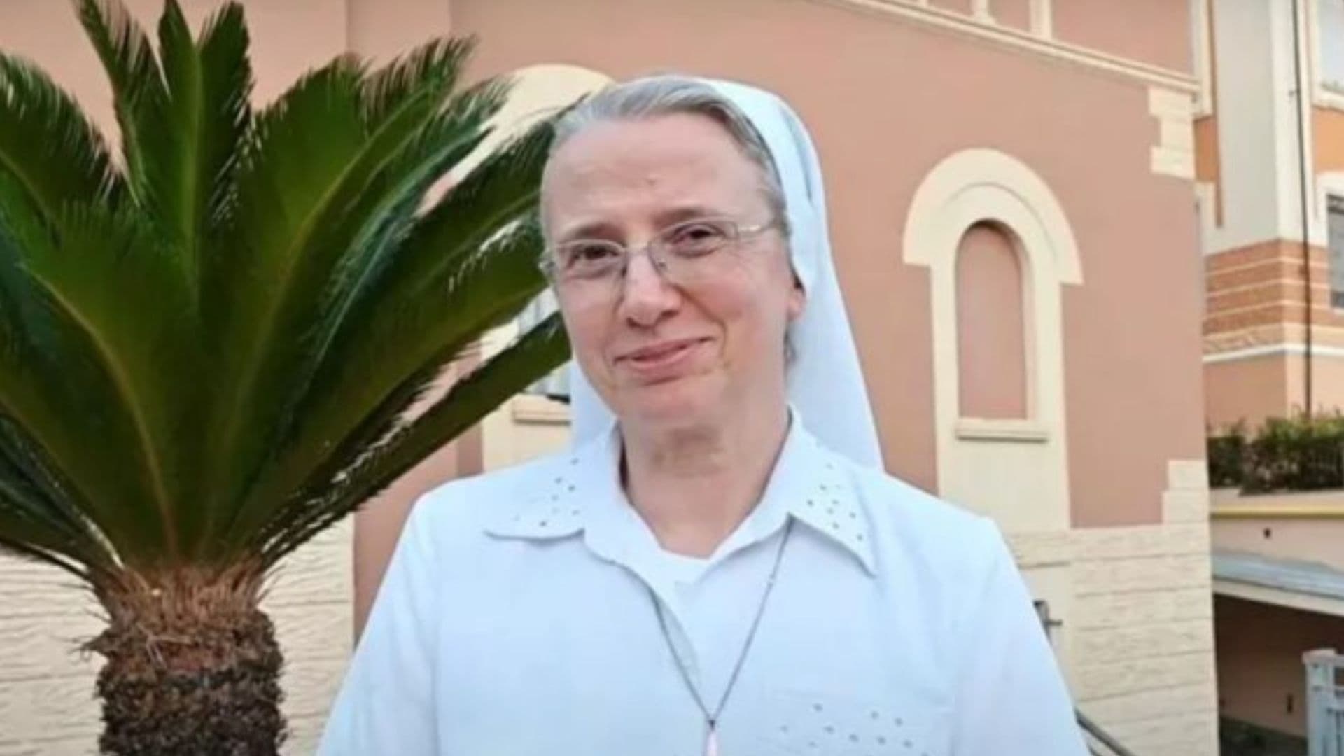 Conheça a primeira prefeita do Vaticano. A escolha é apontada como uma tendência do papa em valorizar as mulheres na Igreja. Simona Brambila também é enfermeira e trabalhou na África.