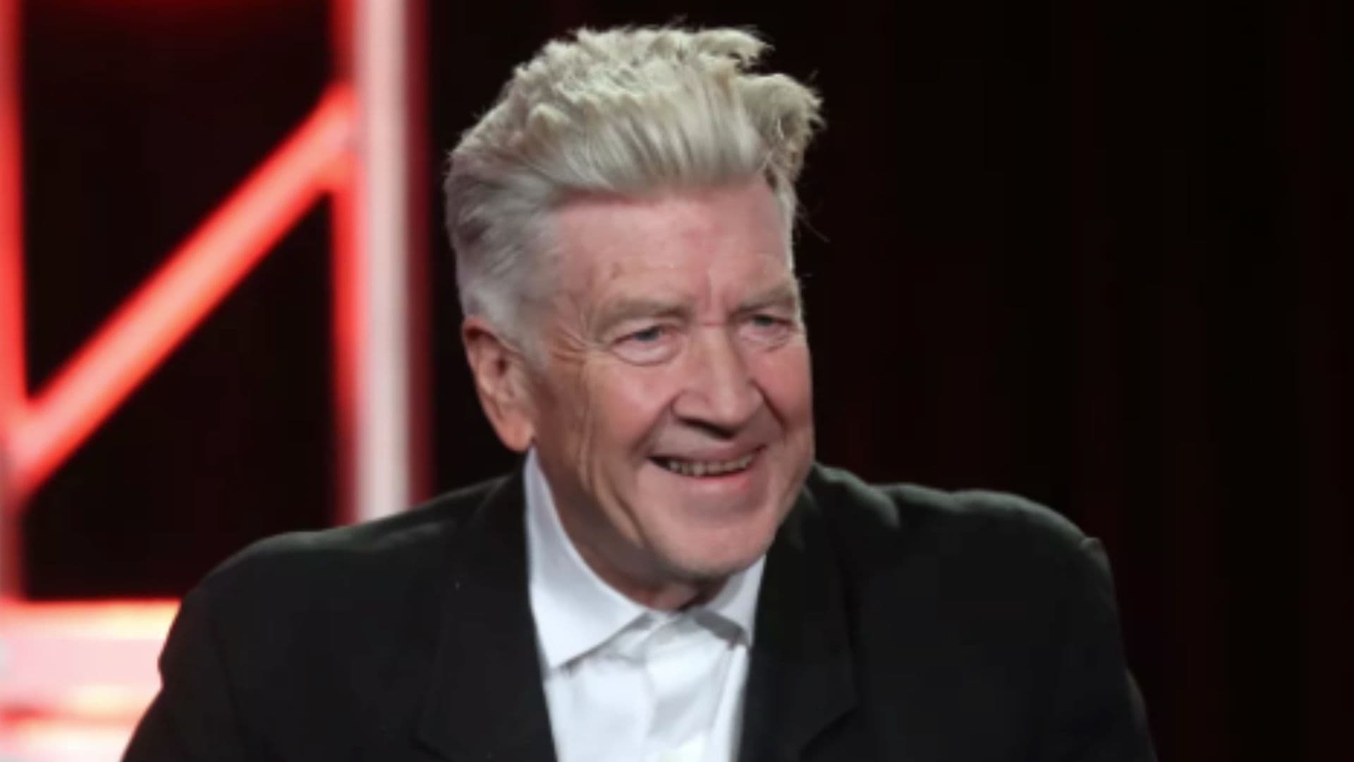 David Lynch, o mestre do surrealismo cinematográfico, deixa um legado inestimável. Conheça sua vida, obras e influências.