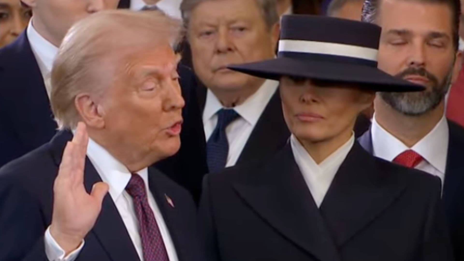 Trump toma posse nos EUA. Tome toma posse ao lado da esposa. Foto: Reprodução CNN