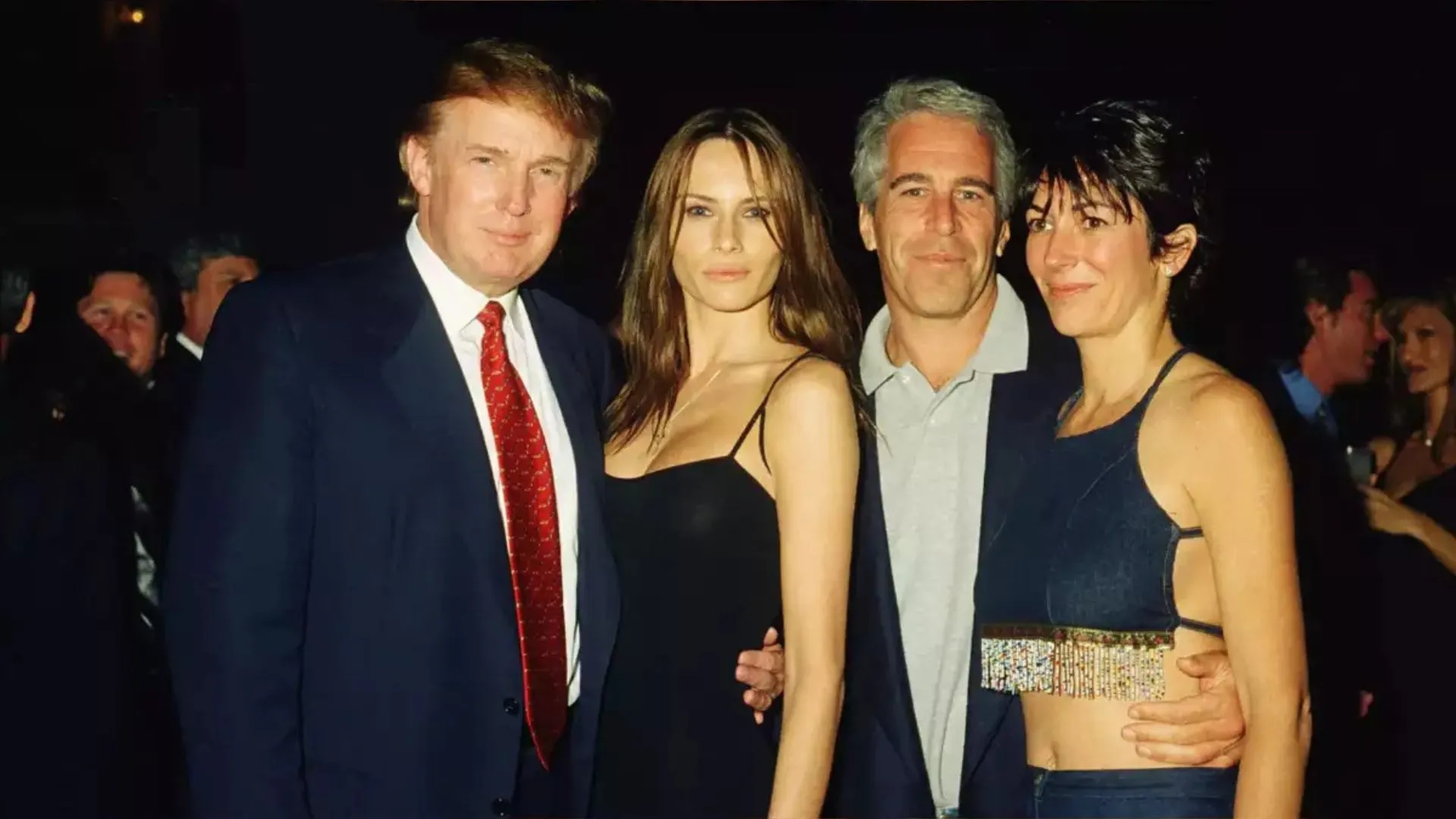 Em sequência: Donald Trump, Melania Trump, Jeffrey Epstein e sua namorada Ghislaine Maxwell, que está presa por tráfico sexual.