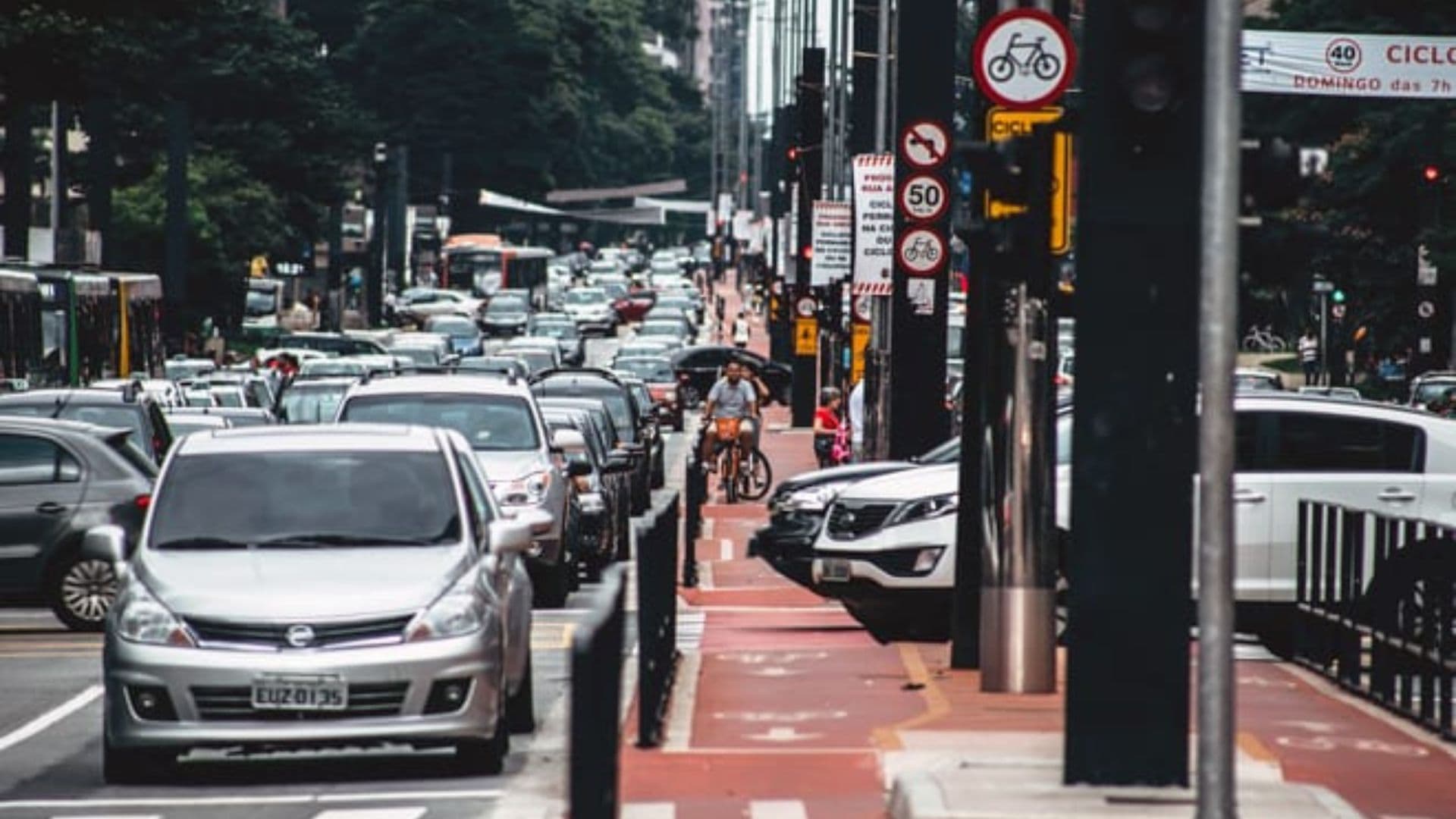 imagem de carros na Av. Paulista