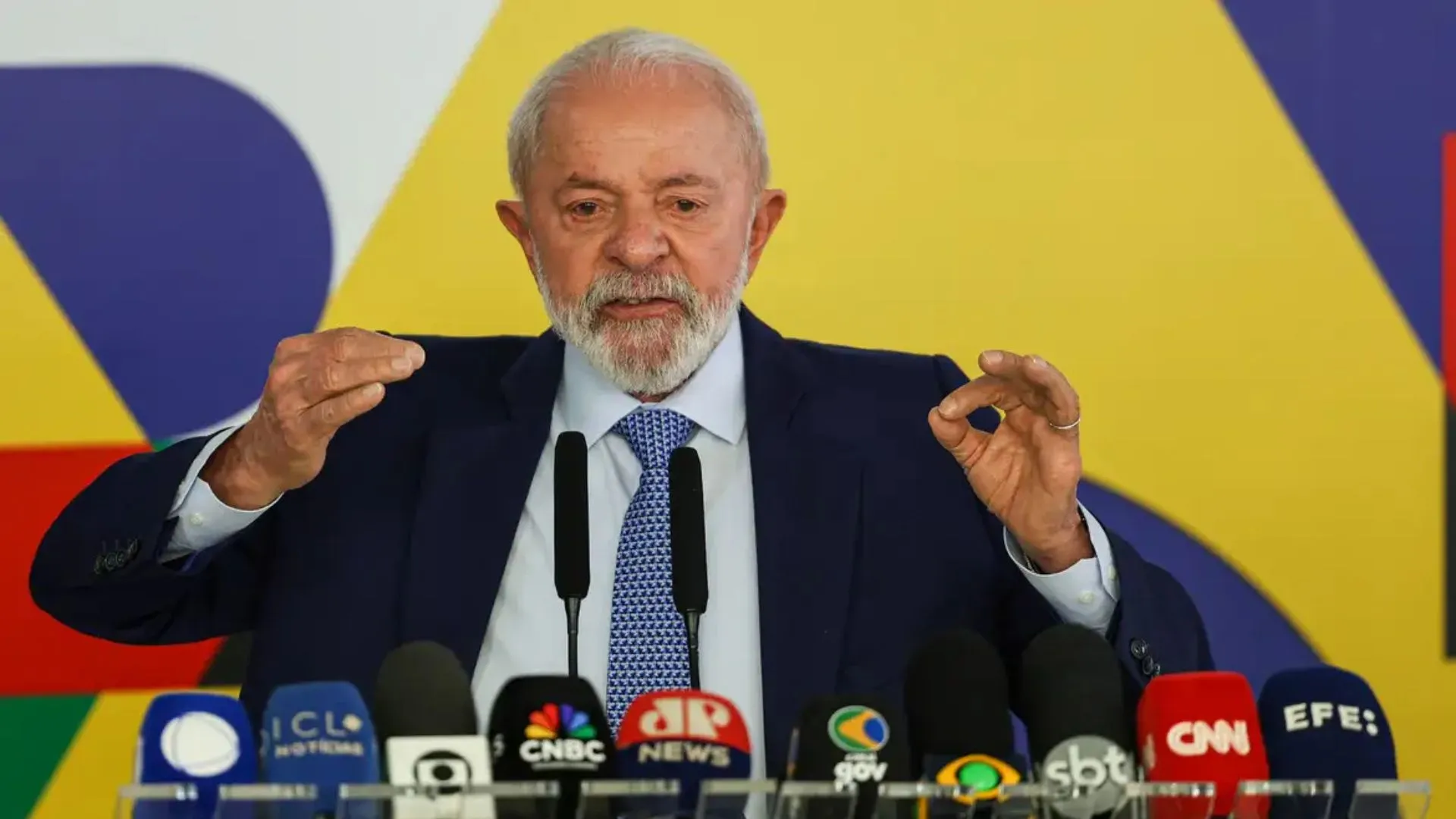 lula durante coletiva de imprensa.