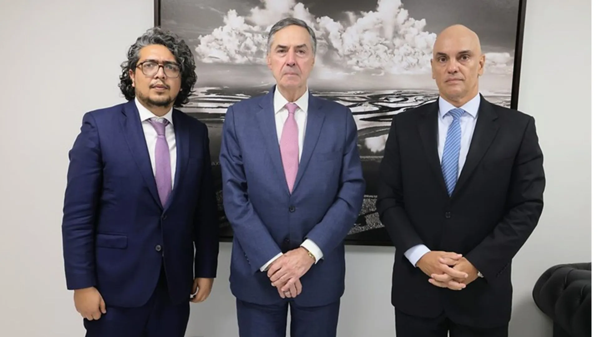 Barroso e Moraes recebem relator da OEA