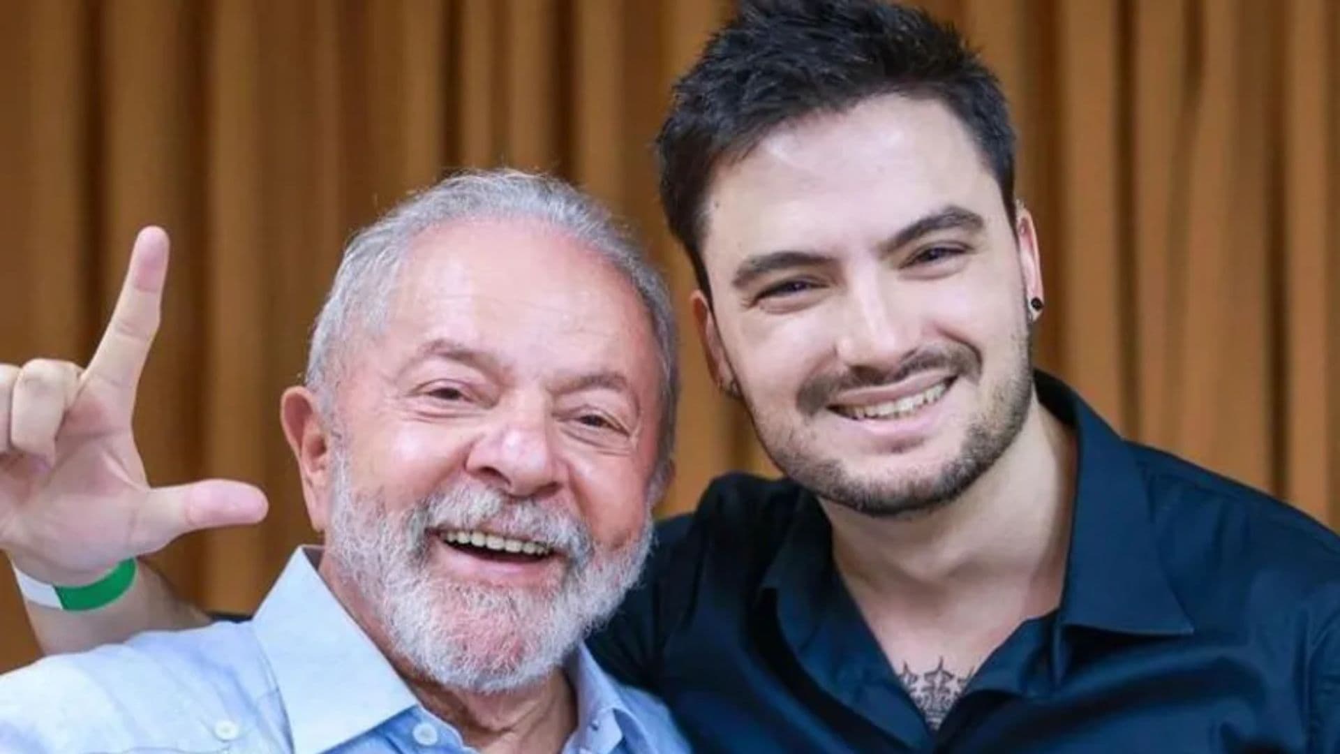 Lula abraçado com Felipe Neto.