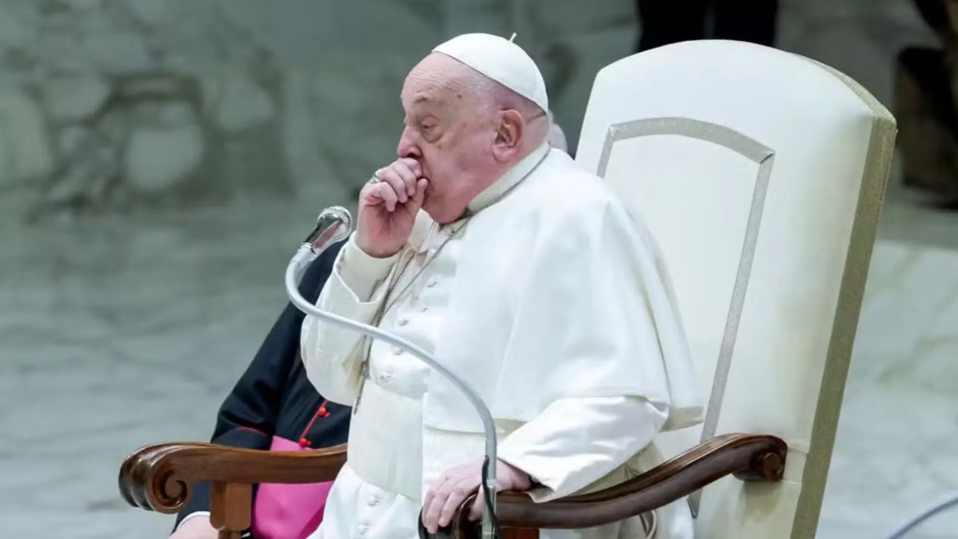 Papa Francisco tem situação clínica complexa
