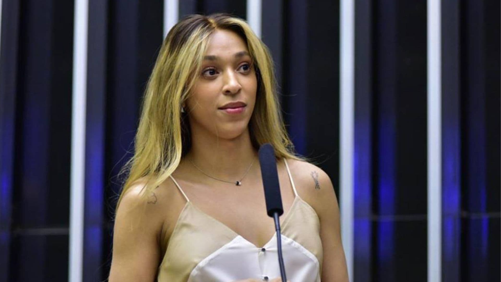 Érika Hilton no plenário.