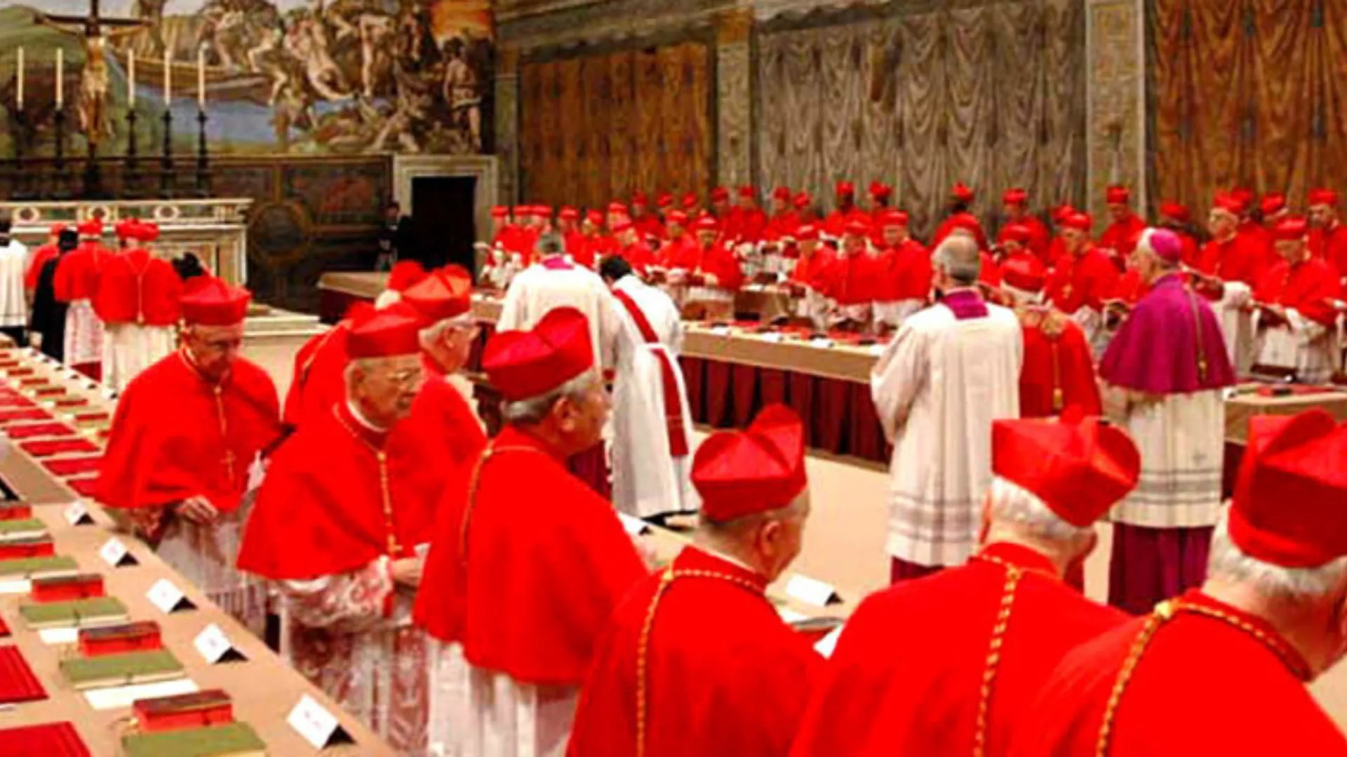 Imagem do conclave de 2013, última vez que os cardeais se reuniram para eleger um Papa.
