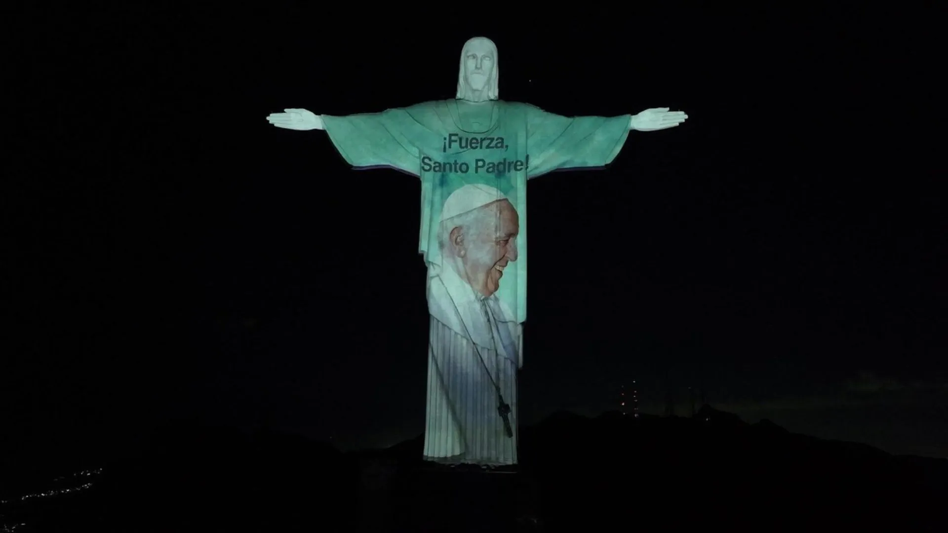 Papa Francisco é homenageado no Cristo Redentor