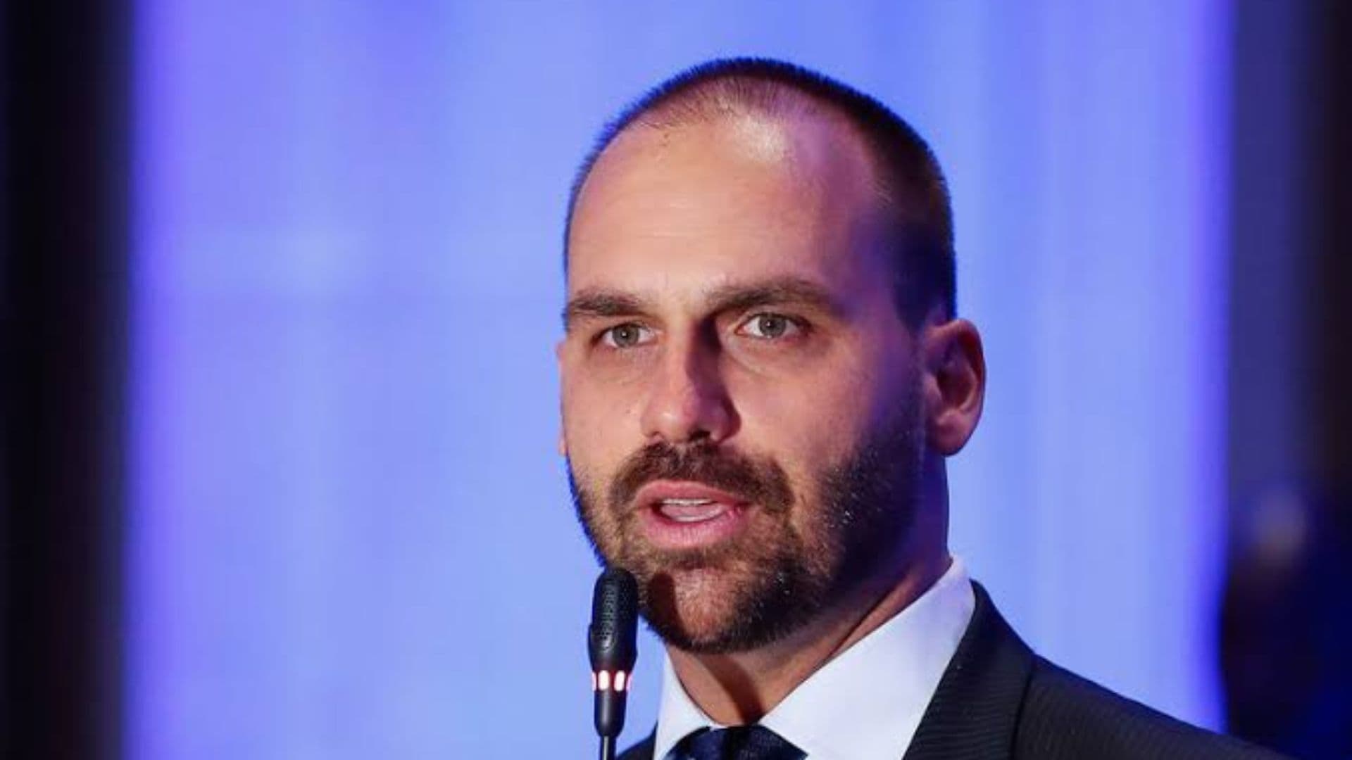 Eduardo Bolsonaro decide morar nos EUA.