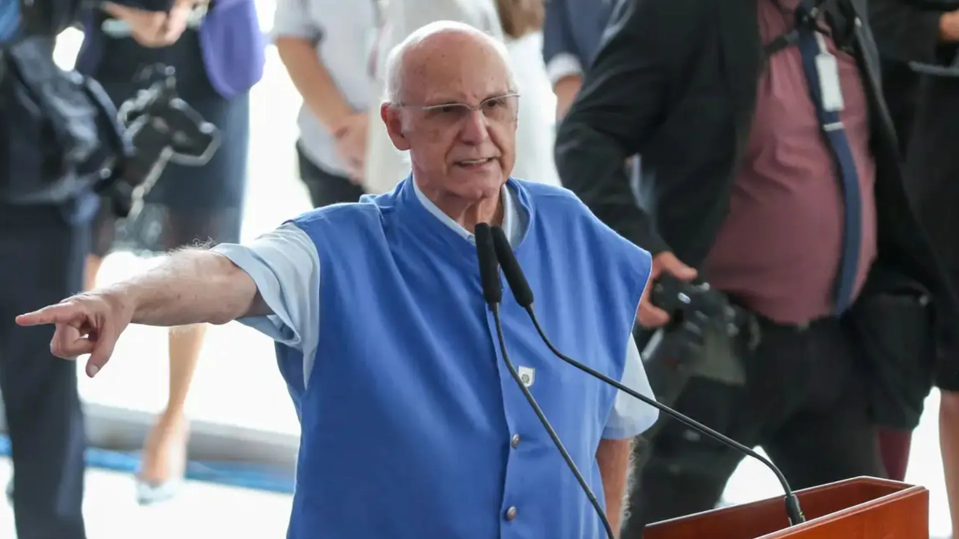 Padre Júlio Lancellotti fazendo discurso