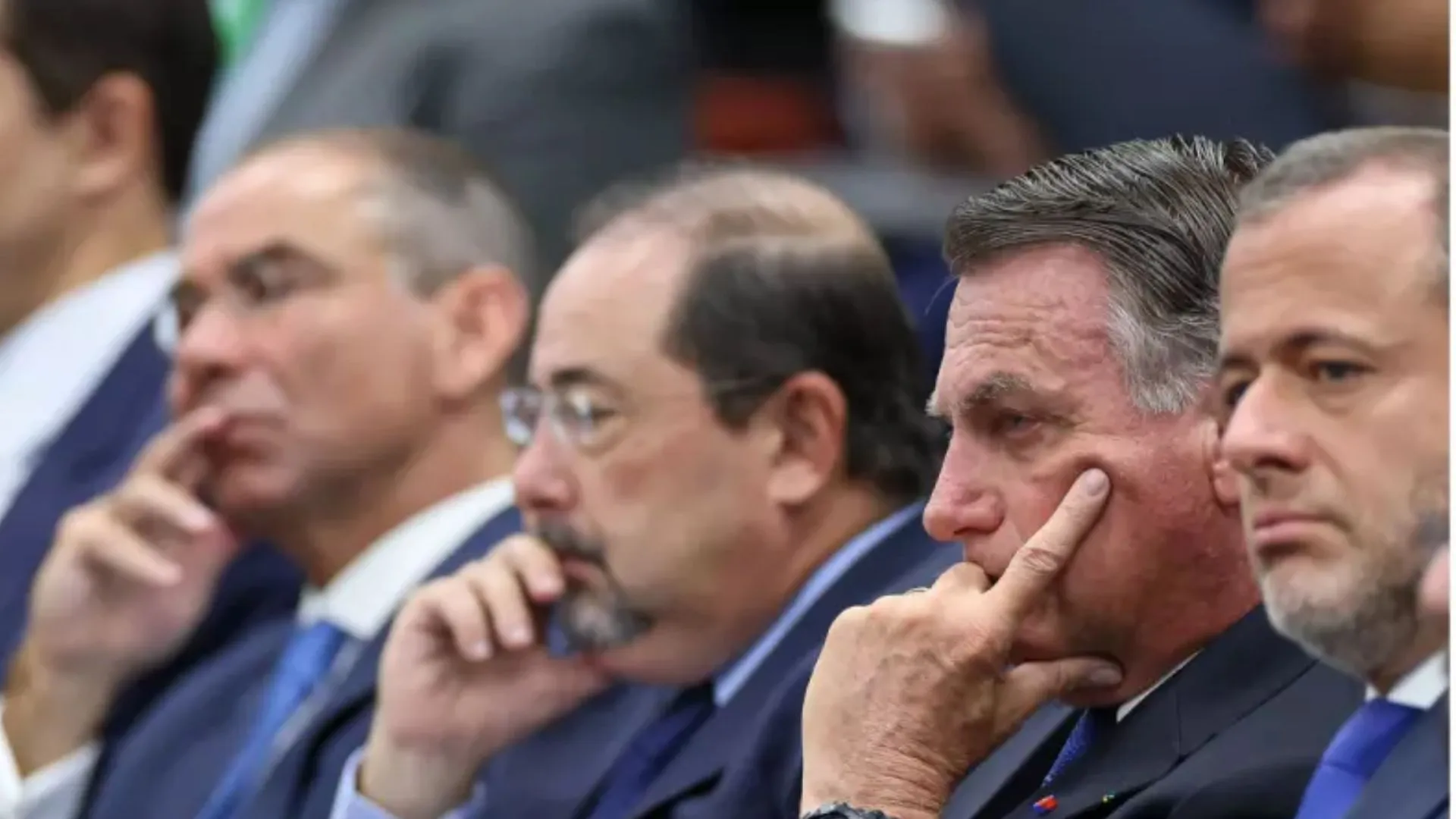 Bolsonaro acompanha julgamento do Supremo ao lado do seu advogado, Celso Vilardi