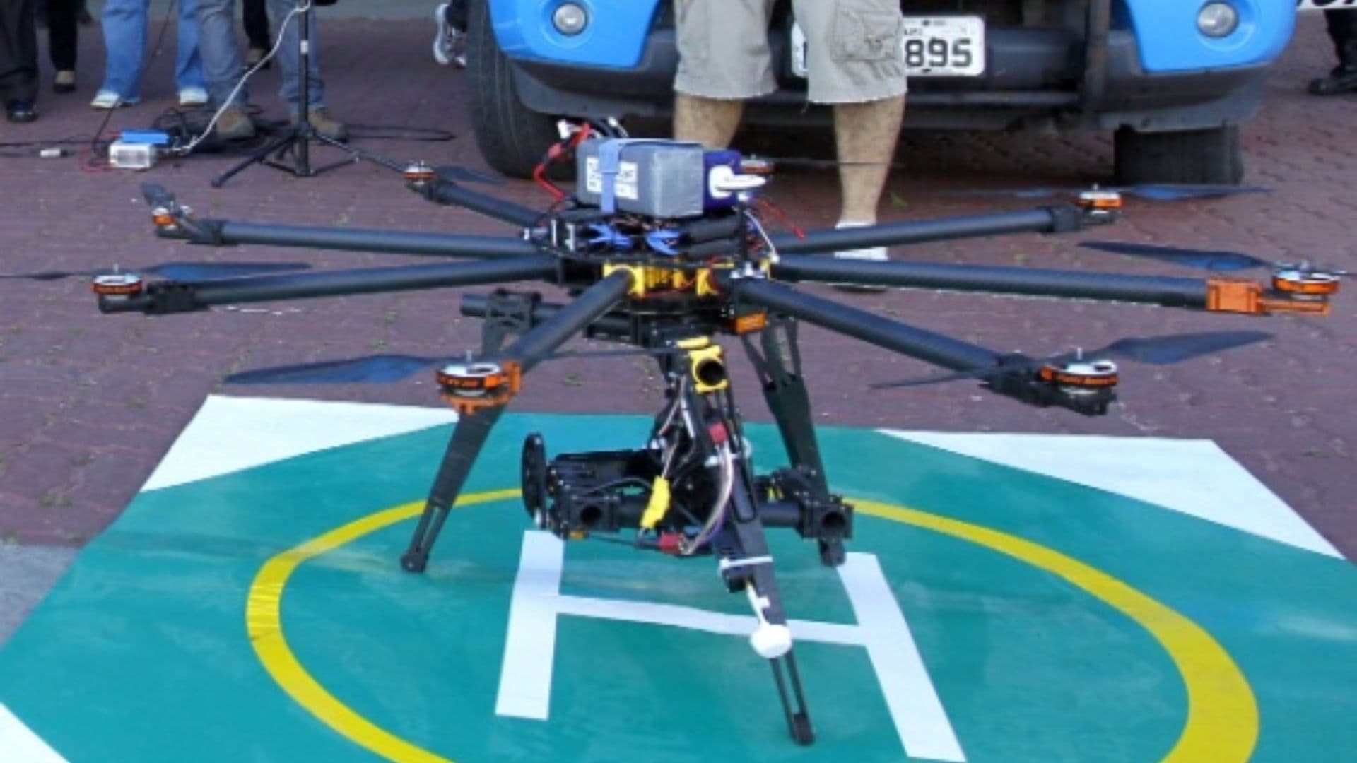 Um drone com granada acoplado, tecnologia foi usada na guerra da Ucrânia e agora está sendo empregada por traficantes.