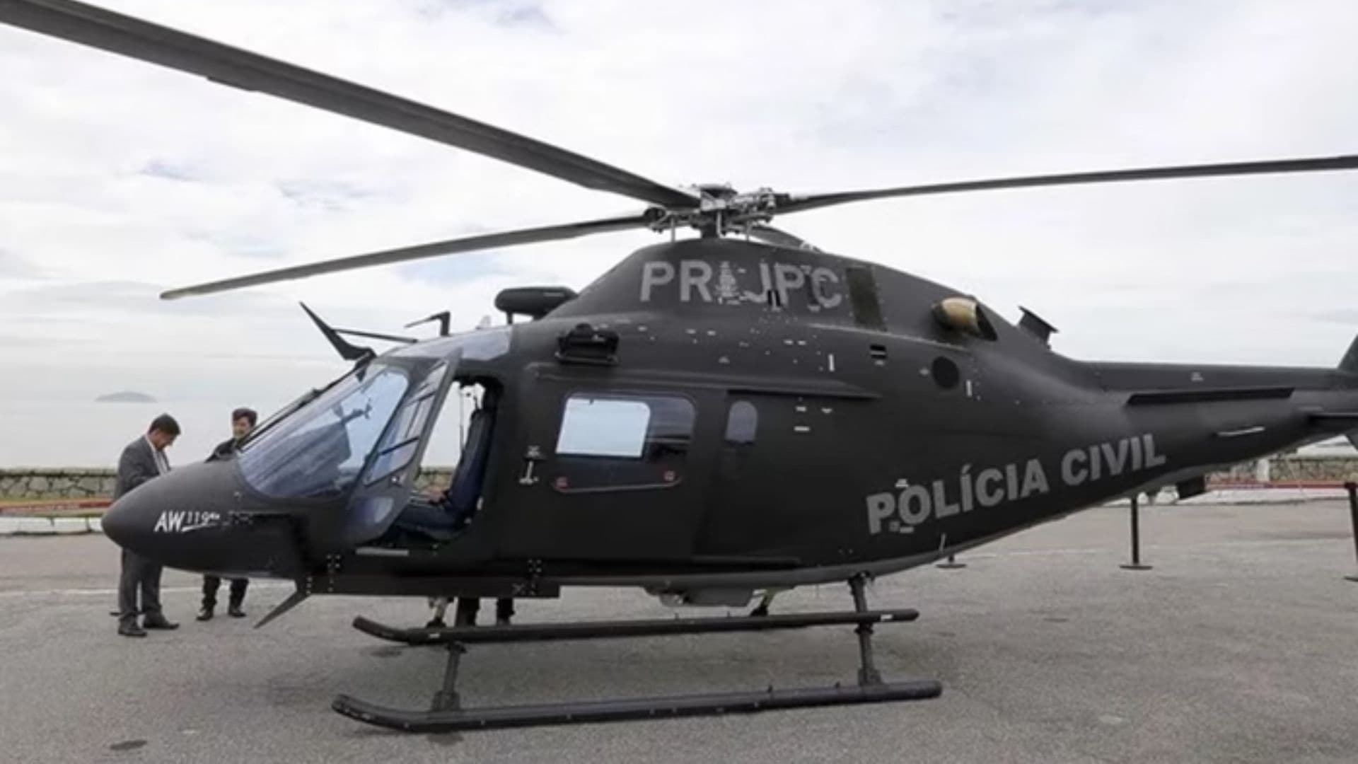 Helicóptero da Polícia Civil.