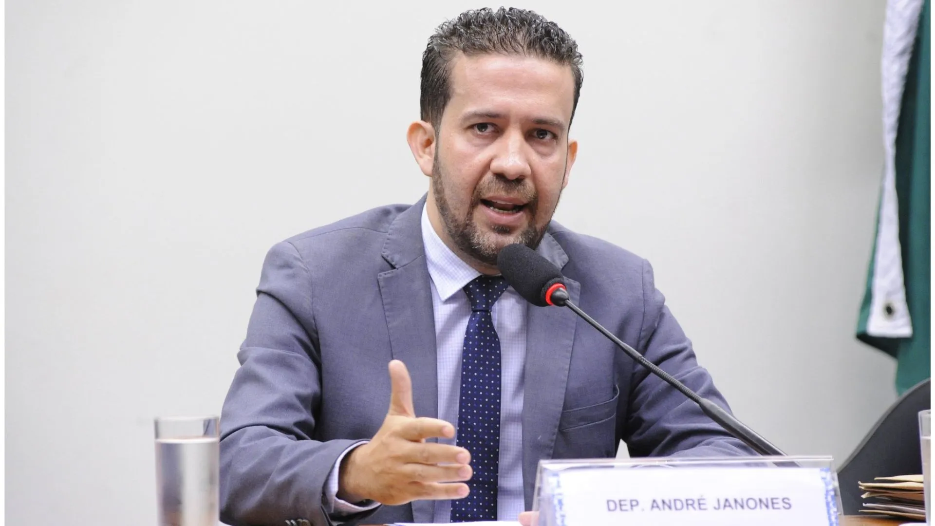 Polícia revela gastos de Janones