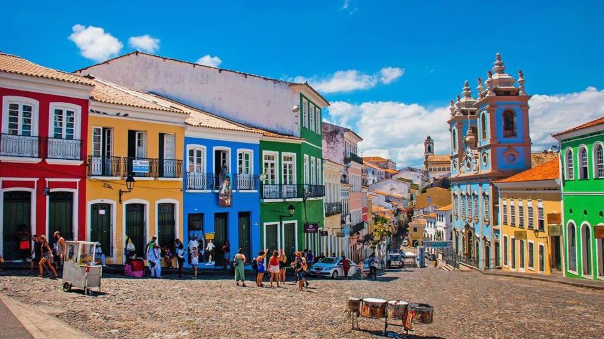 Uma cidade antiga no Nordeste, região está caminhando para a direita.