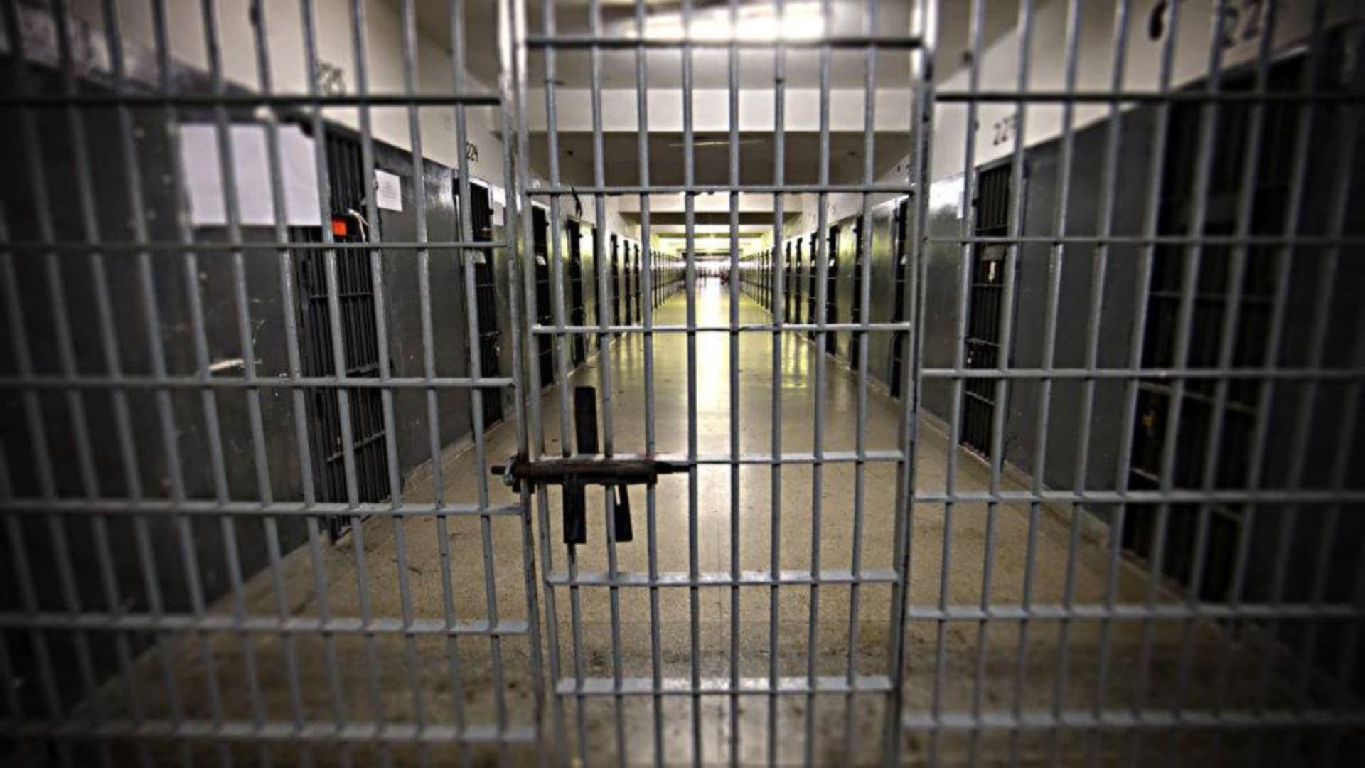 Celas de um presídio, STF proibiu revistas íntimas nessas instituições.