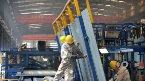 Produtividade do brasileiro é travada por questões burocráticas e de formação.