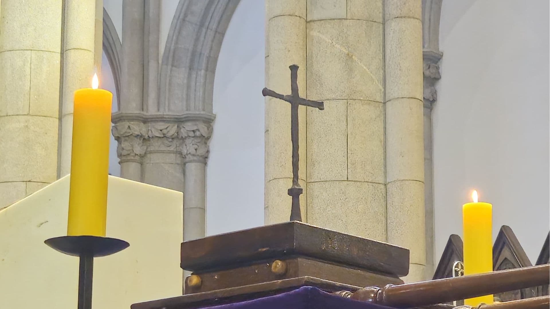 A cruz da primeira missa rezada no Brasil chegou a São Paulo hoje
