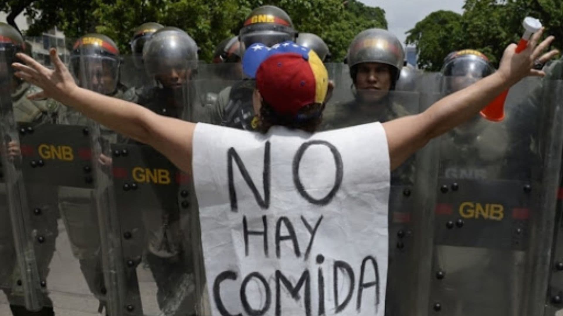 Crise na Venezuela leva famílias a buscarem alternativa contra a desvalorização do dinheiro.