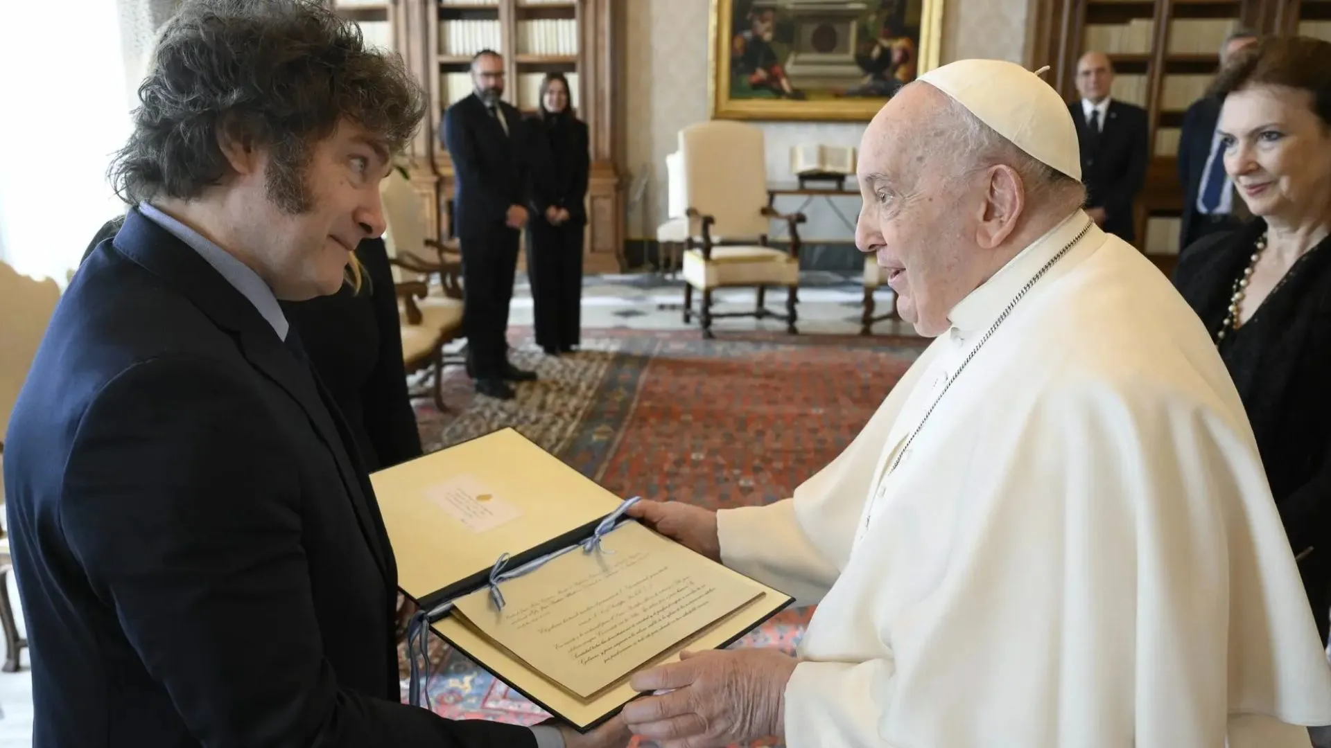 presidente argentino Javier Milei e do Papa Francisco.