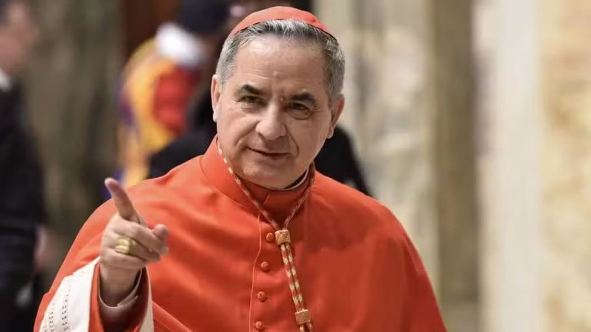 Cardeal condenado por peculato desiste de participar do conclave