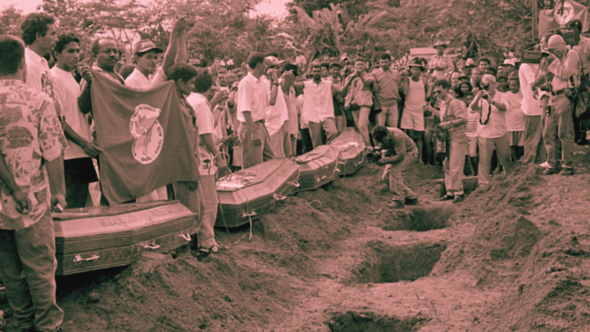 Enterro das vítimas do Massacre de Eldorado do Carajás