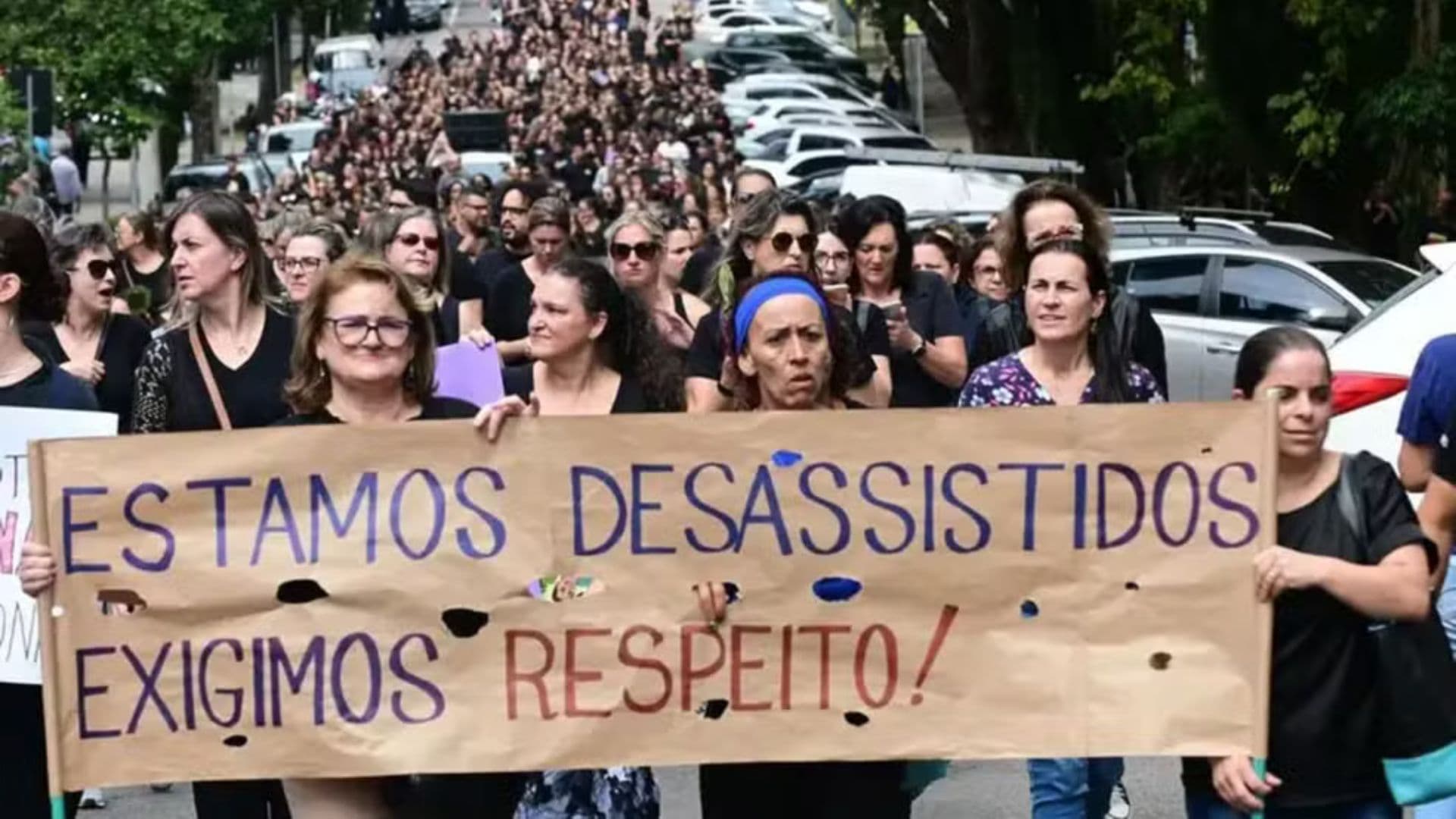 Saiba como o ataque a professores em Caxias do Sul e São Paulo traumatizou toda a comunidade escolar.