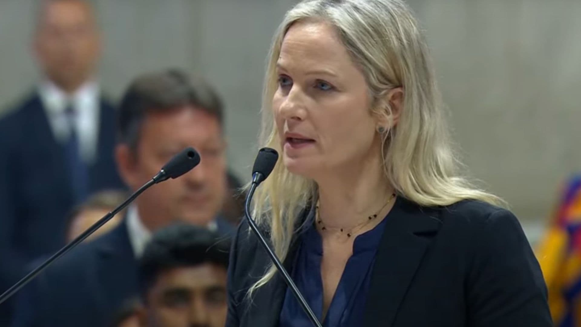 Andressa Collet, jornalista do vaticano que leu oração universal antes do conclave