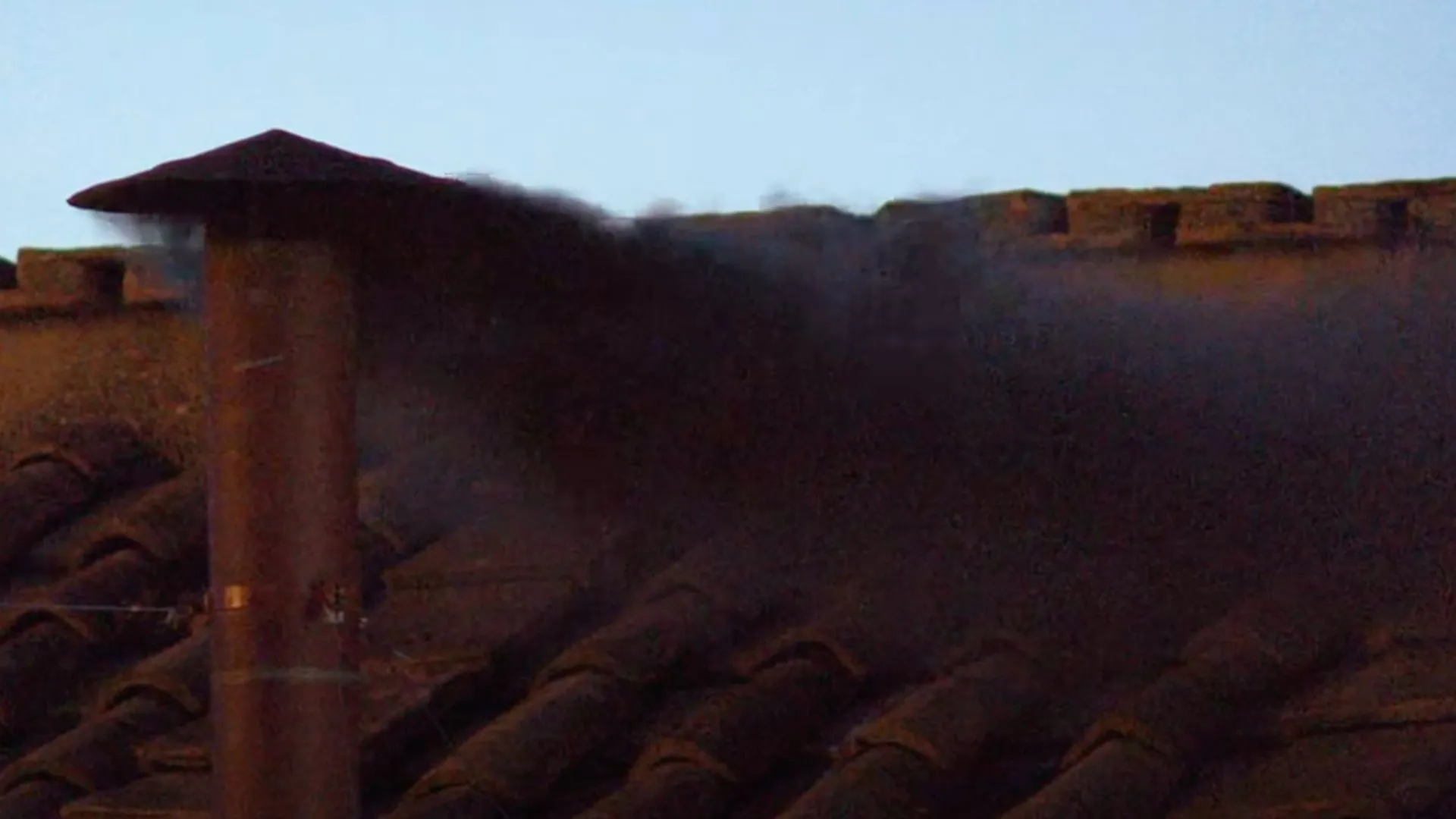 Fumaça preta na chaminé da capela sistina