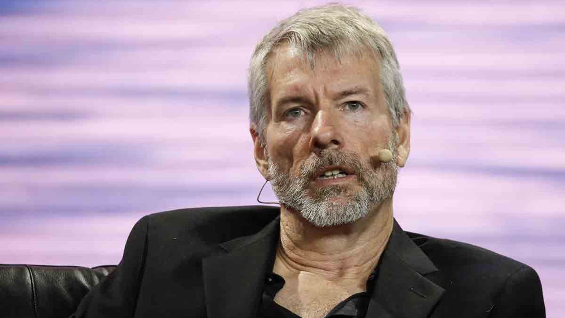 O CEO e empresário Michael Saylor. Ele é um dos maiores investidores em Bitcoin no mundo.