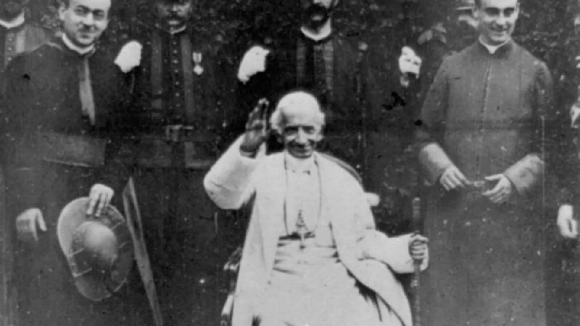 Papa leão XIII acenando para a câmera em 1898