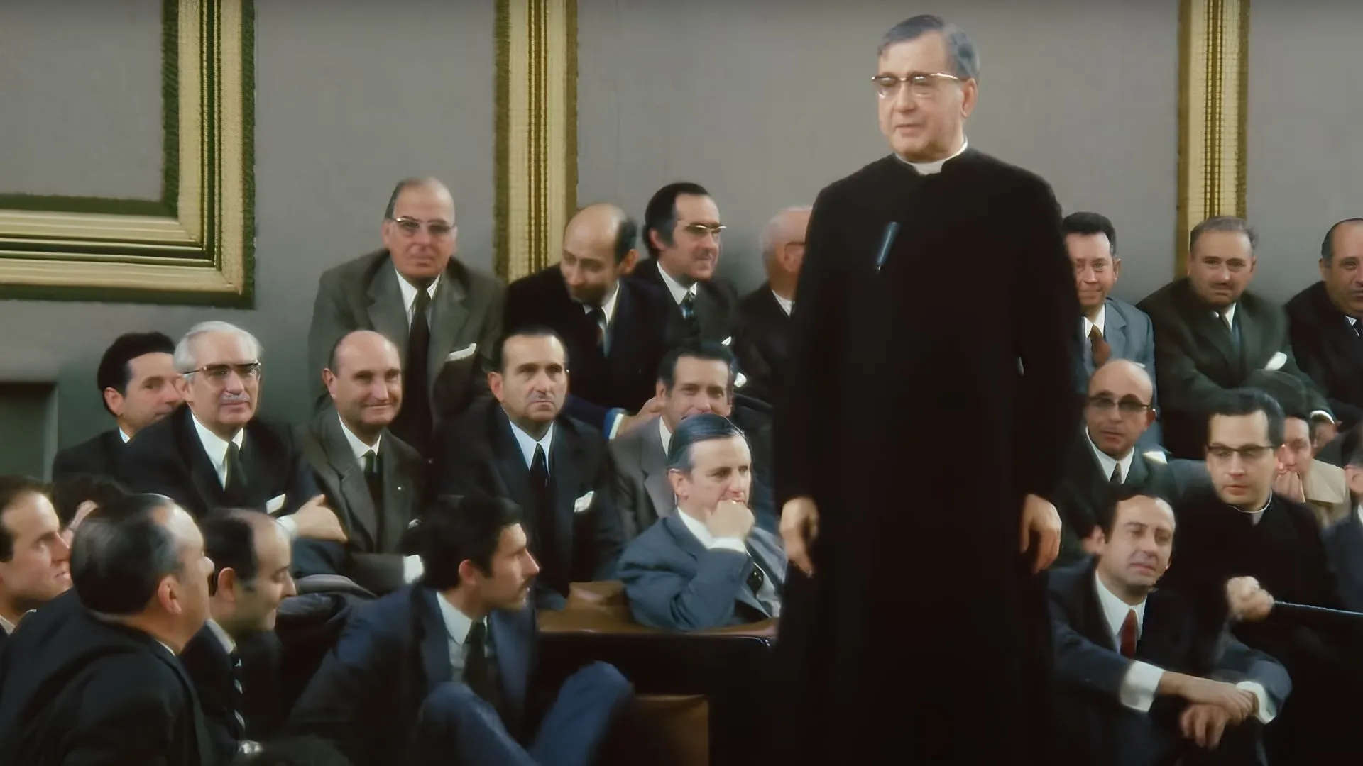 São Josemaria Escrivá durante conferência em Barcelona