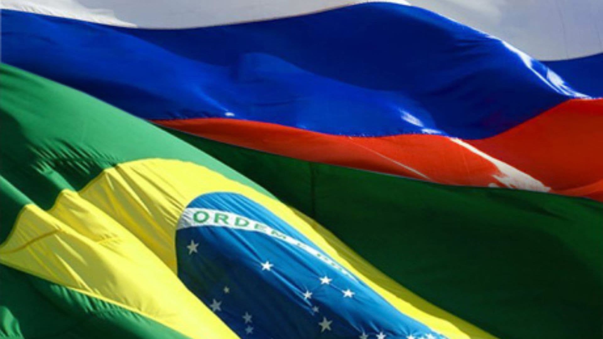 Bandeira Brasileira e bandeira russa. Rússia usava país para preparar seus espiões.
