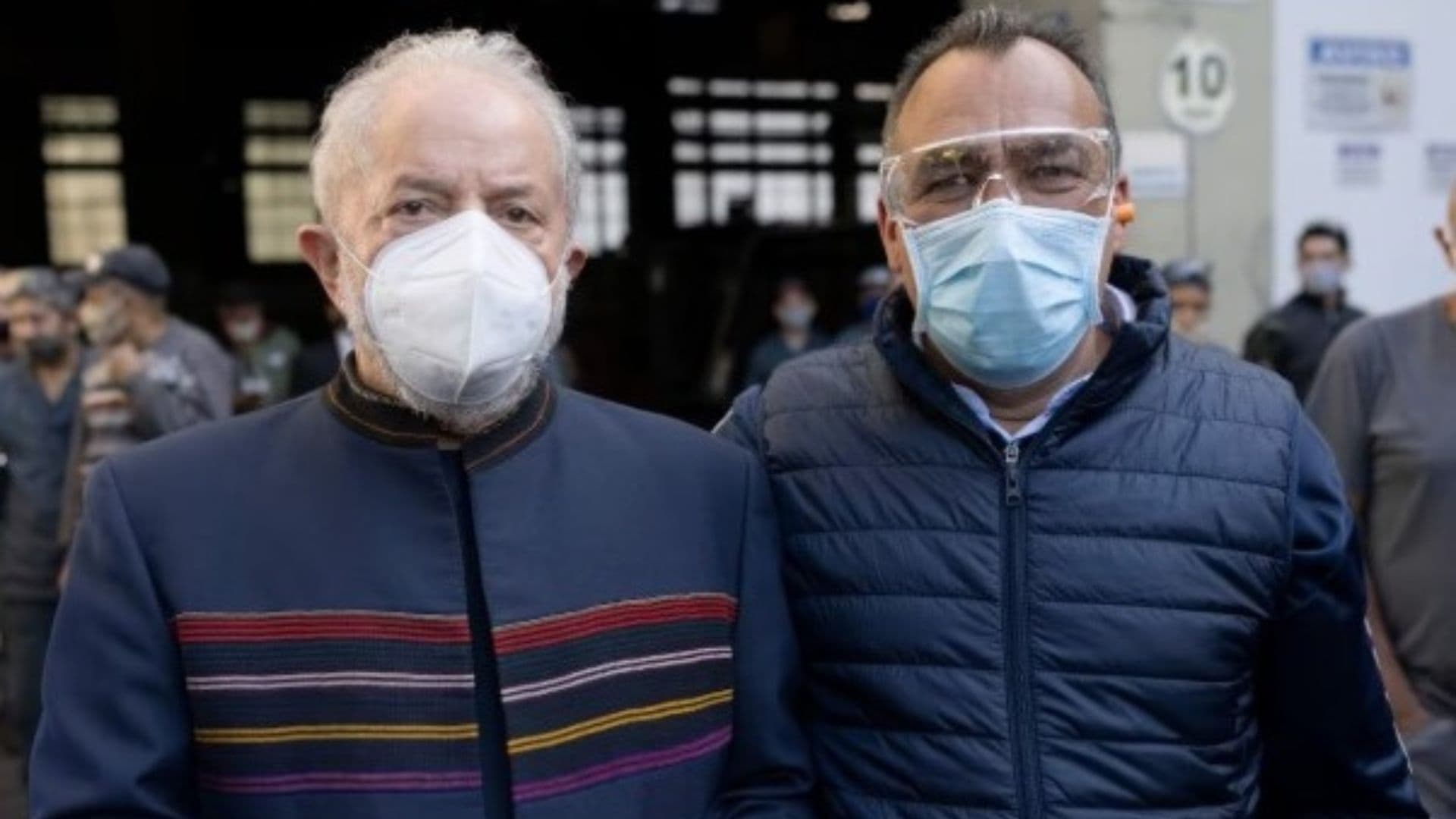 Arildo Lopes, presidente da ONG, com Lula, em 2021