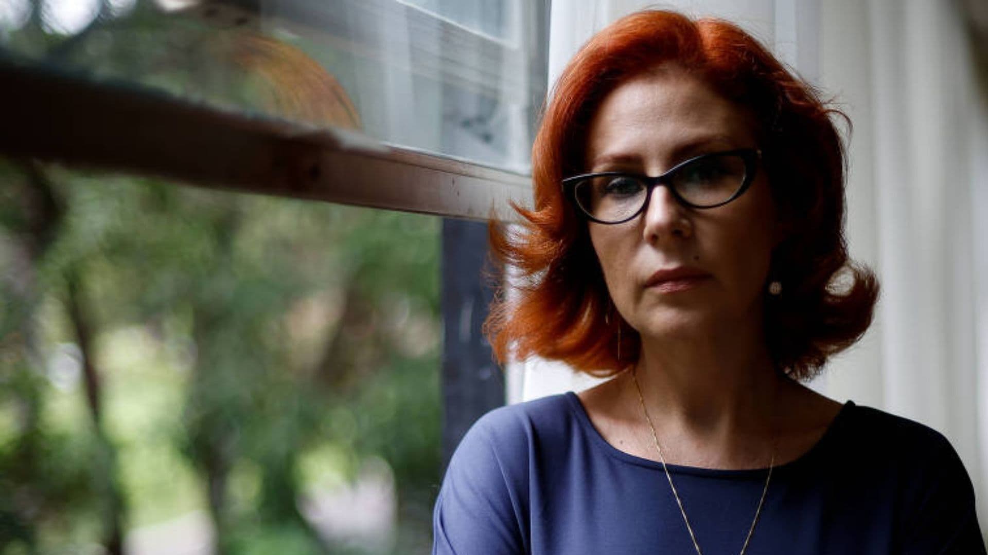 Carla Zambelli deixa o Brasil após condenação de prisão.