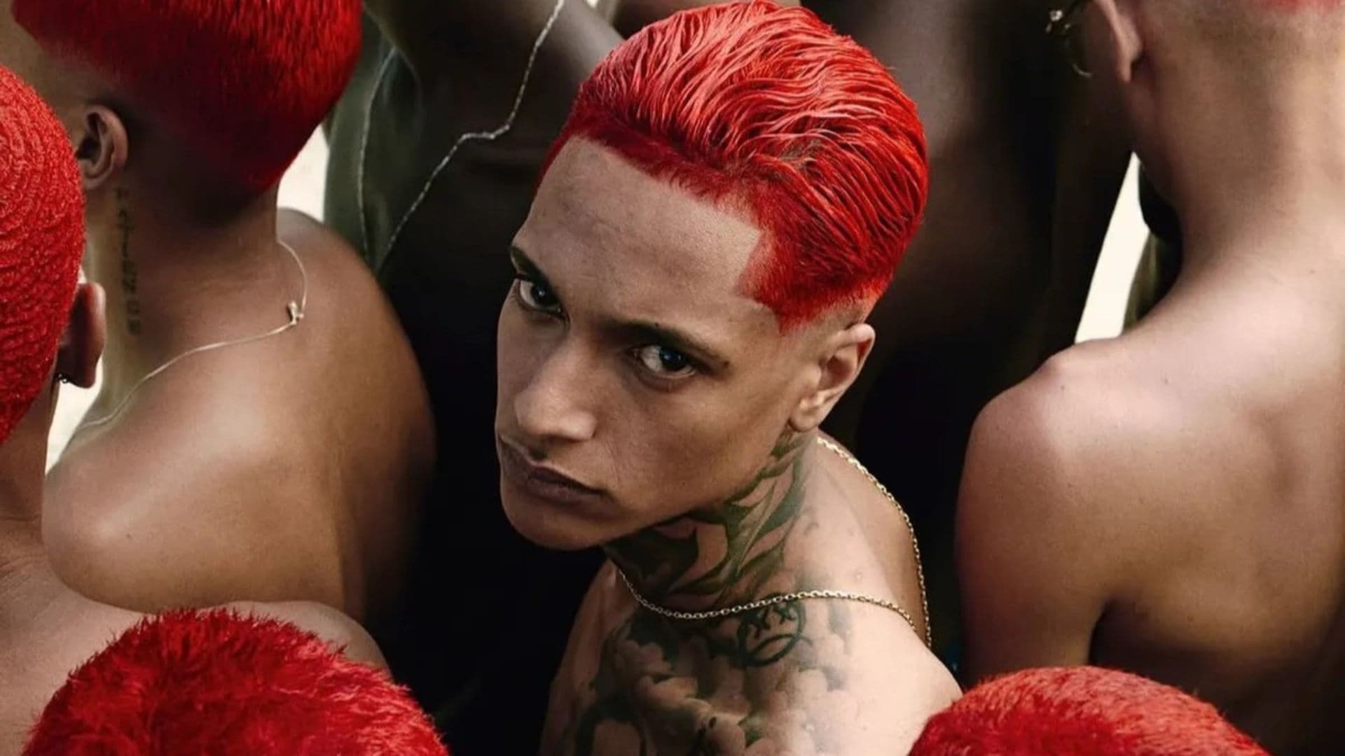 Imagem da capa da revista que foi publicada pela Osklen.