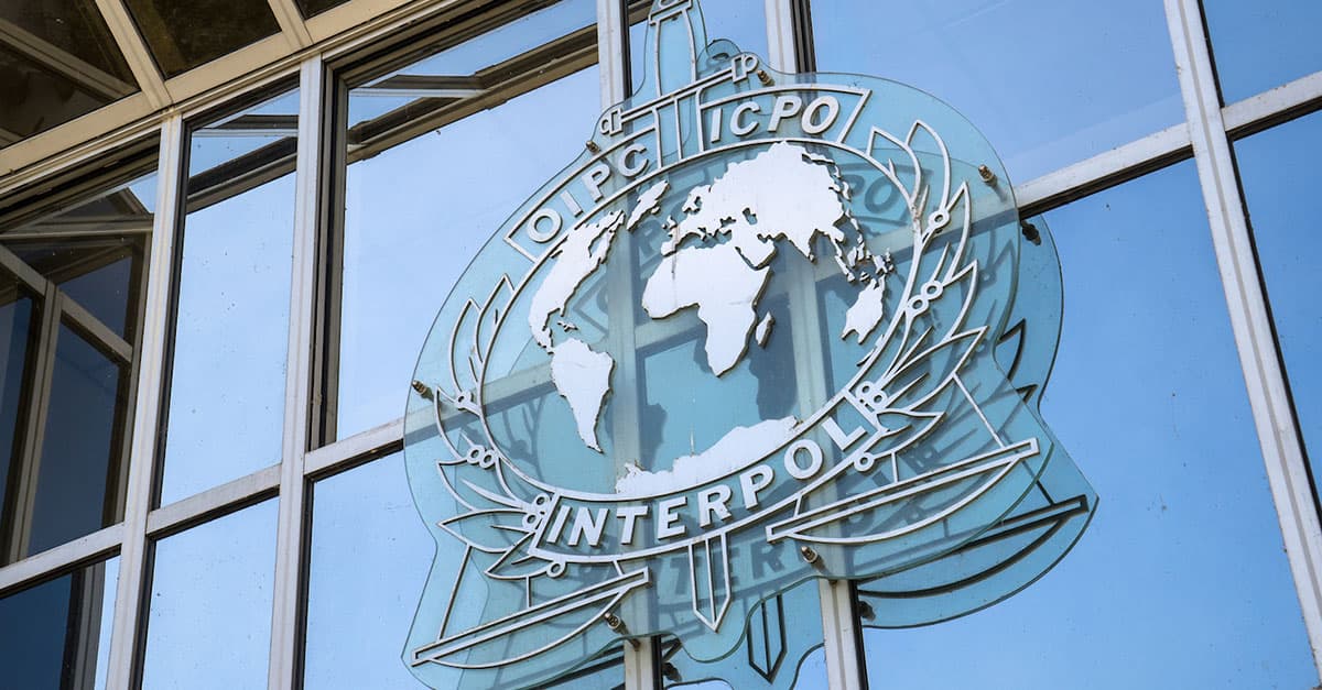 Entenda o que é Alerta Vermelho da Interpol e o por que a deputada brasileira o recebeu.