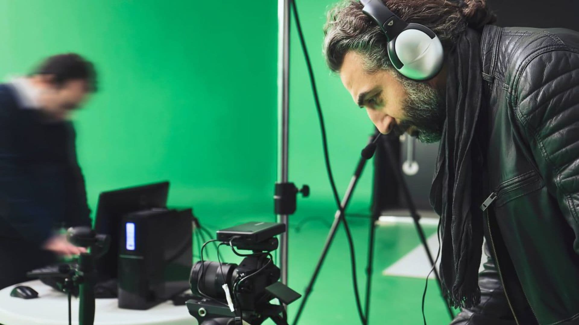 Profissionais gravando em um set de filmagens. Setor de produções esfriou no ano passado.